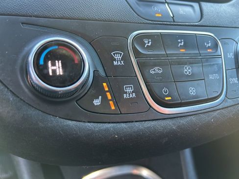 Used 2022 Chevrolet Malibu LT image 25