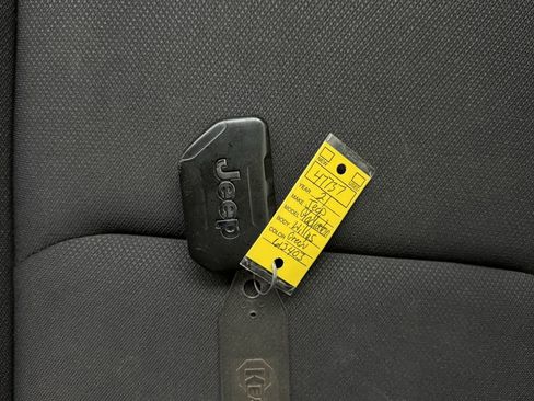 Used 2021 Jeep Gladiator Sport image 30