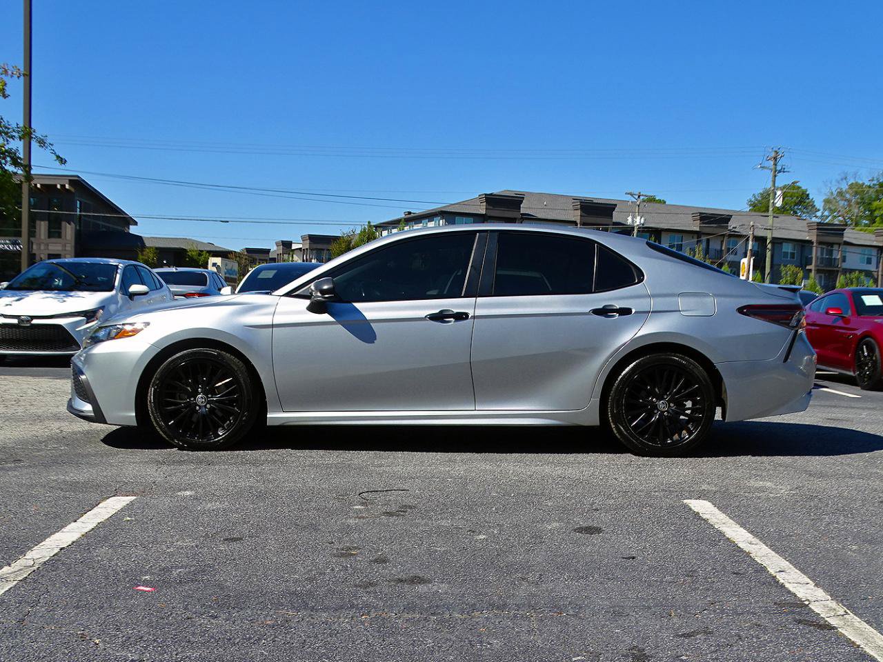 Used 2021 Toyota Camry SE FWD image 5