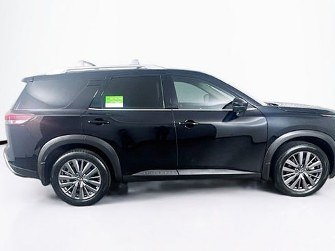 Certified 2024 Nissan Pathfinder SL w/ SL Premium Package FWD image 9