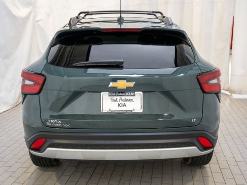 Used 2025 Chevrolet Trax LT w/ Driver Confidence Package image 4