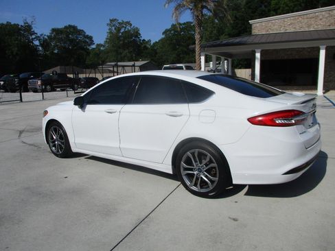 Used 2017 Ford Fusion SE w/ Equipment Group 201A image 4