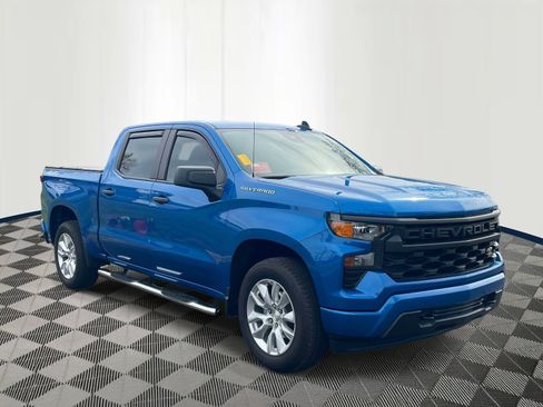 Used 2023 Chevrolet Silverado 1500 Custom image 3