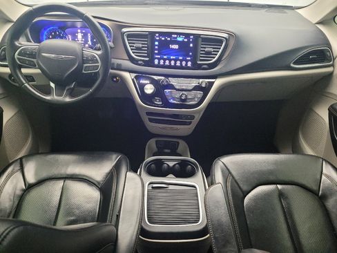 Used 2017 Chrysler Pacifica Touring-L Plus w/ Tire & Wheel Group FWD image 22
