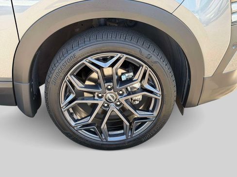 Used 2025 Nissan Kicks SR w/ SR Premium Package AWD/4WD image 9