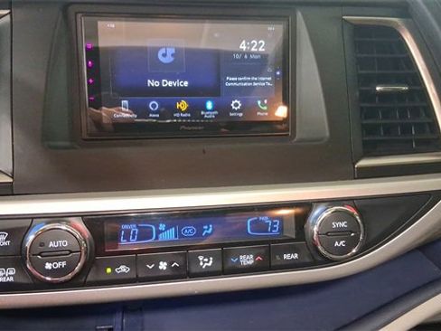 Used 2017 Toyota Highlander Limited image 11