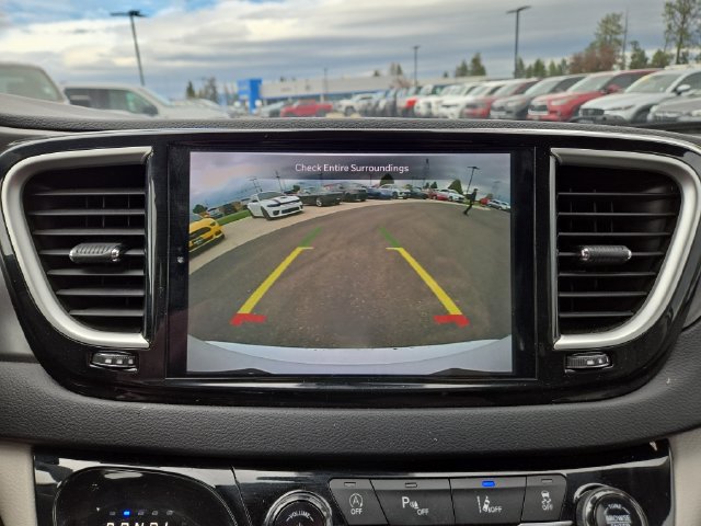 Used 2024 Chrysler Pacifica Touring-L FWD image 29