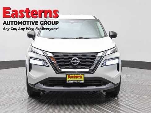 Used 2023 Nissan Rogue S AWD/4WD image 2