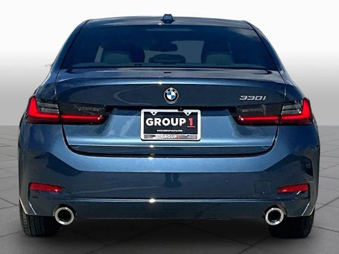Used 2025 BMW 330i Sedan RWD image 4