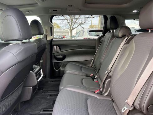 Used 2025 Kia Carnival SX Prestige image 11