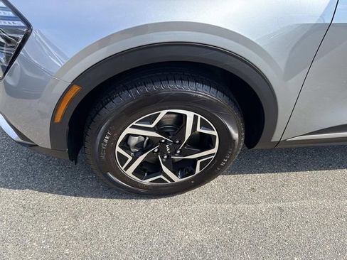 Used 2024 Kia Sportage LX image 15