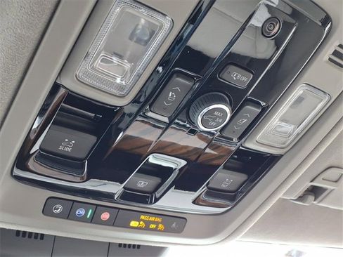 Certified 2025 Cadillac Escalade Premium Luxury Platinum image 20