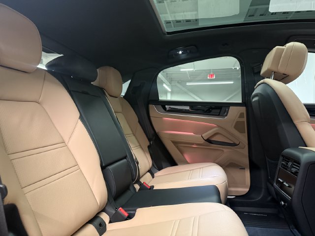 Certified 2026 Porsche Cayenne E-Hybrid Coupe AWD/4WD image 28