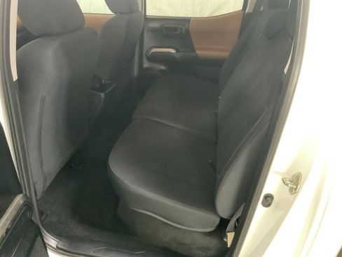 Used 2017 Toyota Tacoma SR5 image 17