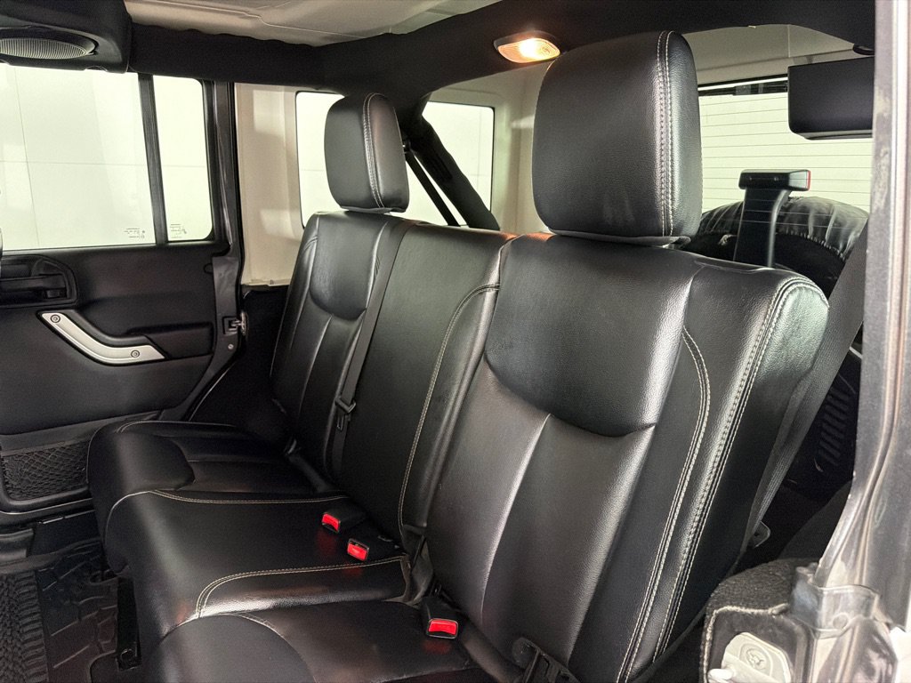 Used 2014 Jeep Wrangler Unlimited Sahara w/ Max Tow Package AWD/4WD image 18