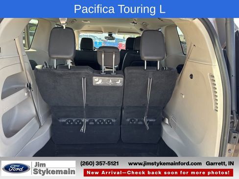 Used 2017 Chrysler Pacifica Touring-L FWD image 11