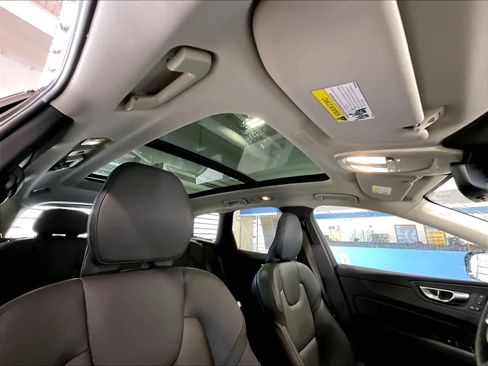 Used 2024 Volvo XC60 B5 Plus image 22