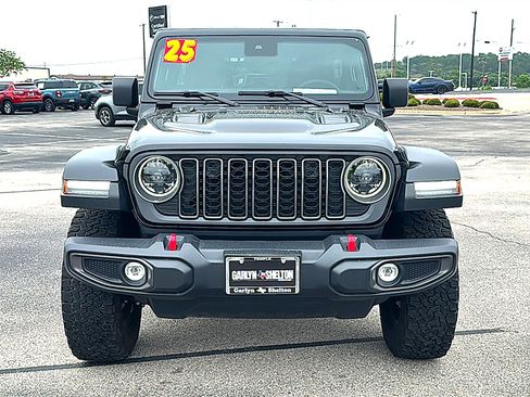 Used 2025 Jeep Wrangler Unlimited Rubicon w/ Convenience Group AWD/4WD image 11