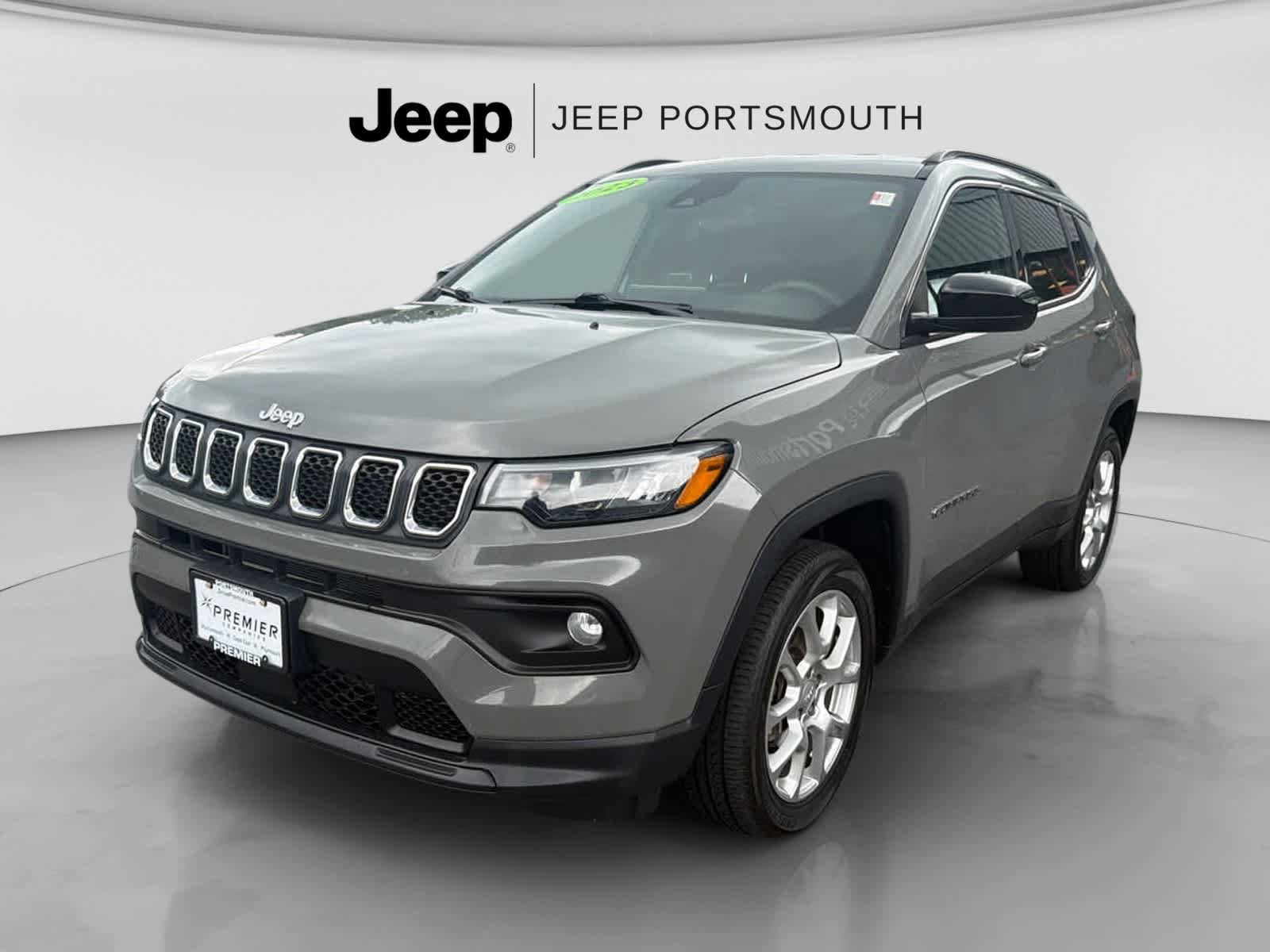 Used 2023 Jeep Compass Latitude AWD/4WD image 3