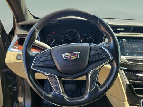 Used 2019 Cadillac XT5 Luxury FWD image 9