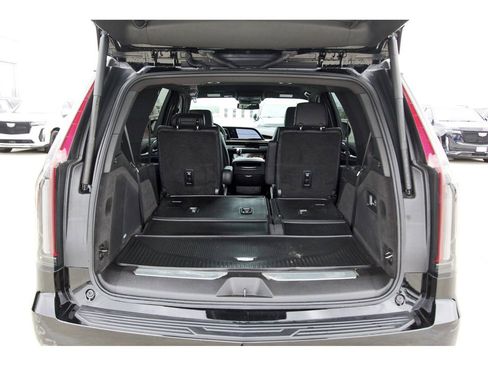Used 2024 Cadillac Escalade Luxury RWD image 31