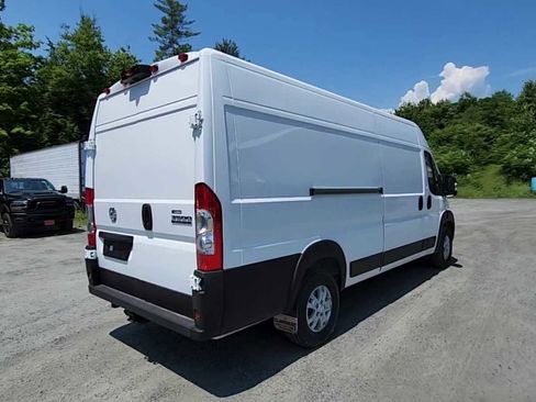 New 2024 RAM ProMaster 3500 w/ Quick Order Package 22G SLT image 8
