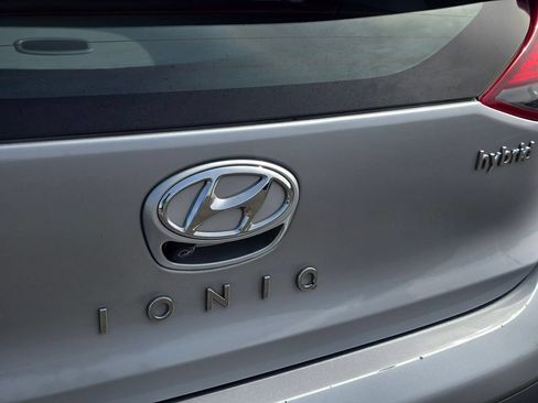 Used 2022 Hyundai Ioniq SE FWD image 17