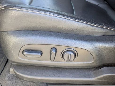 Used 2021 Chevrolet Traverse LT image 20