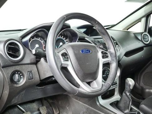 Used 2015 Ford Fiesta SE FWD image 4