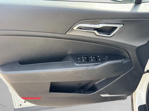 Used 2024 Kia Sportage LX image 23