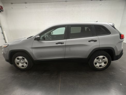 Used 2015 Jeep Cherokee Sport image 5