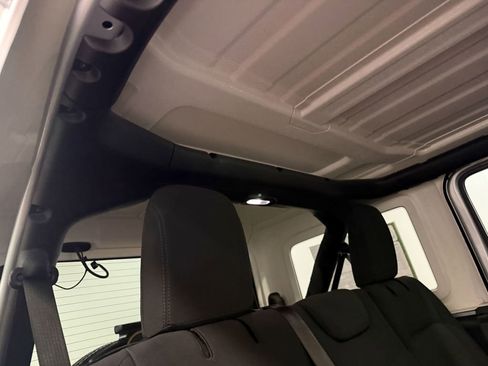 Used 2023 Jeep Wrangler Sahara image 15