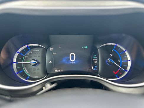 Used 2022 Chrysler Pacifica Touring-L w/ Uconnect Theater Family Group FWD image 25