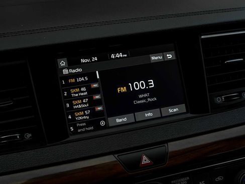 Used 2019 Kia Cadenza Premium image 30