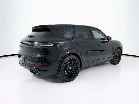 Used 2026 Porsche Cayenne Turbo image 9