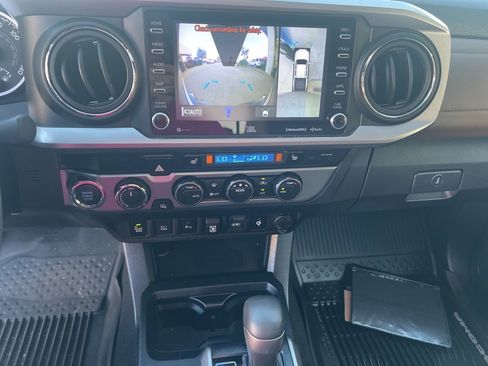 Used 2020 Toyota Tacoma Limited image 12