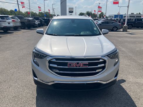 Used 2019 GMC Terrain SLT w/ Preferred Package FWD image 2