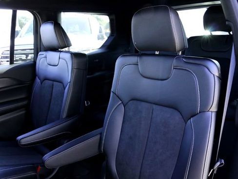 New 2025 Jeep Grand Cherokee L Altitude image 19