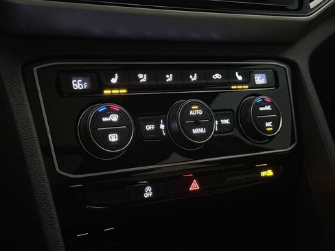 Used 2022 Volkswagen Atlas Cross Sport SE w/ Panoramic Sunroof Package image 34