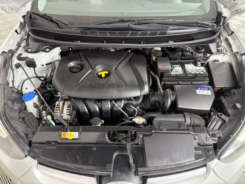 Used 2015 Hyundai Elantra SE FWD image 25