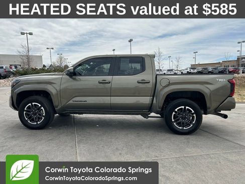 Used 2025 Toyota Tacoma TRD Sport image 5