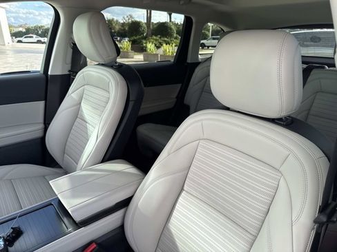 New 2026 Lincoln Nautilus Reserve image 12