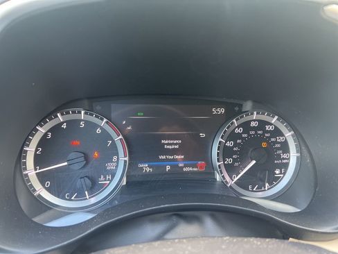 Used 2025 Toyota Highlander XLE image 8