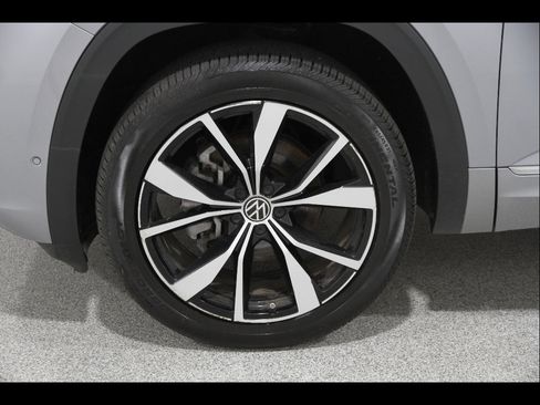 Used 2024 Volkswagen Atlas SEL Premium R-Line AWD/4WD image 22