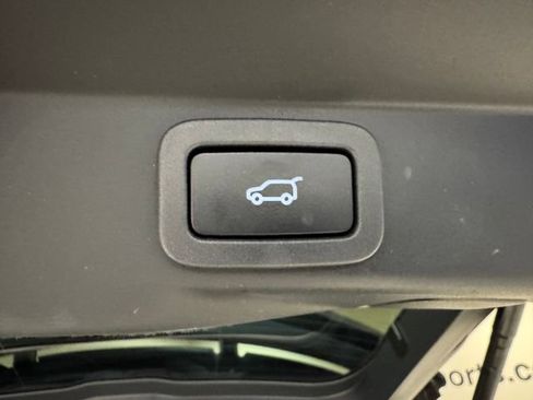 Used 2020 Land Rover Range Rover Sport HSE image 28