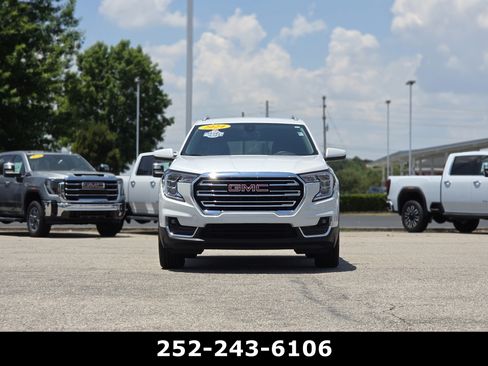 Used 2024 GMC Terrain SLT w/ Infotainment Package II AWD/4WD image 2