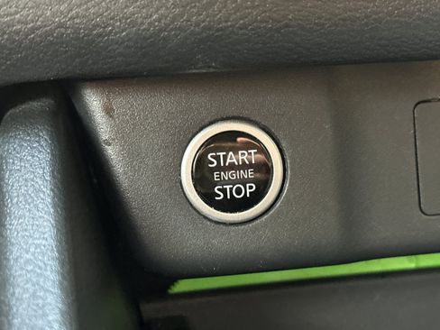 Used 2022 Nissan Rogue SV image 29