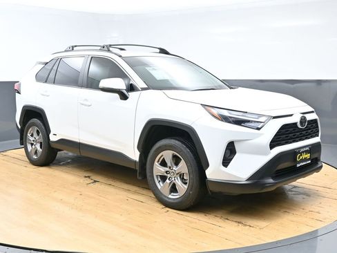 Used 2025 Toyota RAV4 LE AWD/4WD image 3