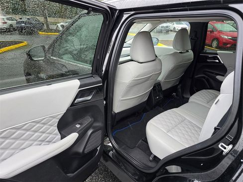 Used 2024 Mitsubishi Outlander SEL image 15