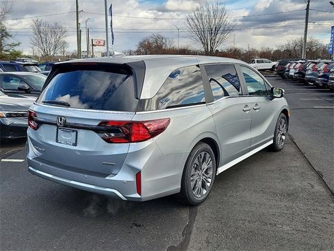 New 2026 Honda Odyssey Touring image 6